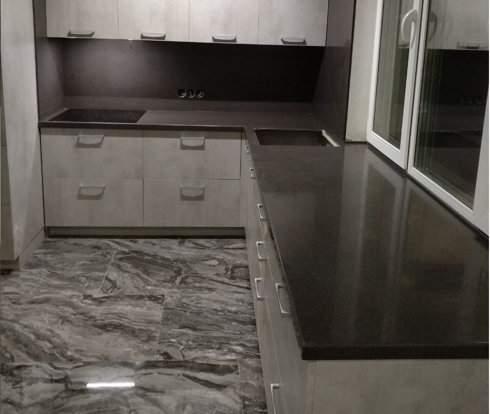 Столешница из акрилового камня. Проект Simple Kitchen.