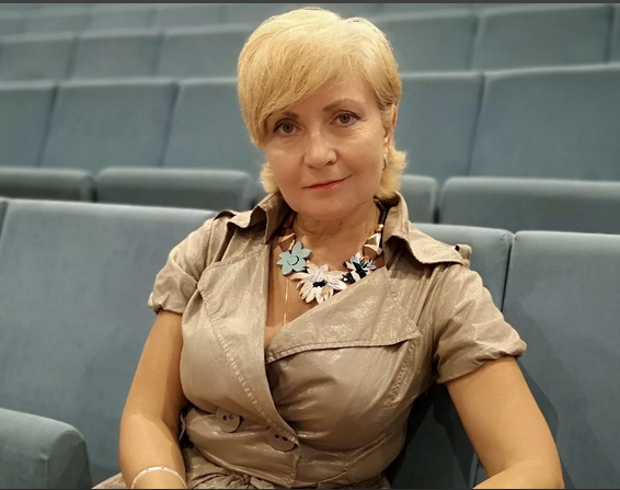 Её обижали, бросали, унижали. Ей пришлось сменить фамилию и уехать из страны. Как и где сейчас живет 63-л. актриса из 