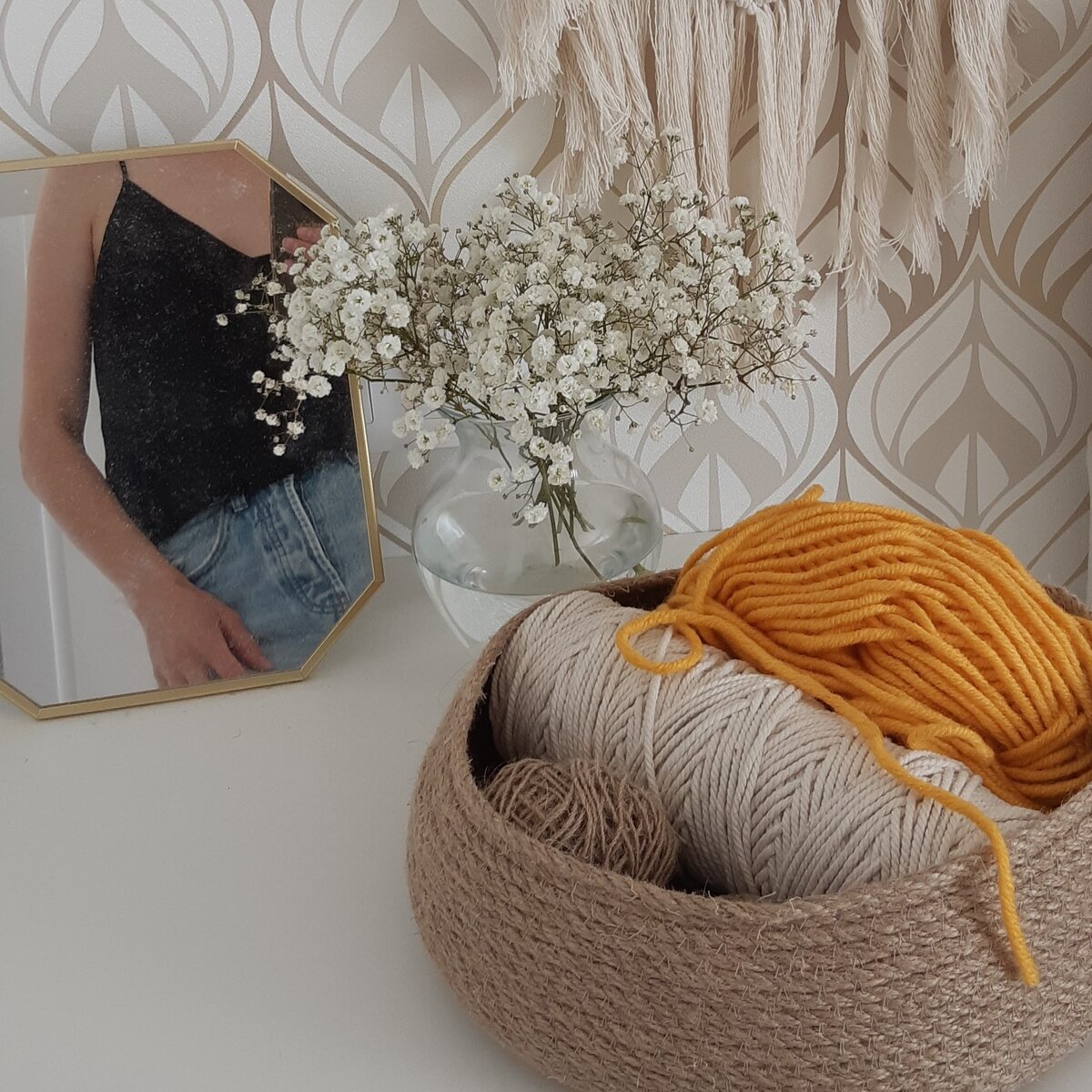 Моя корзинка сейчас хранит нитки для рукоделия