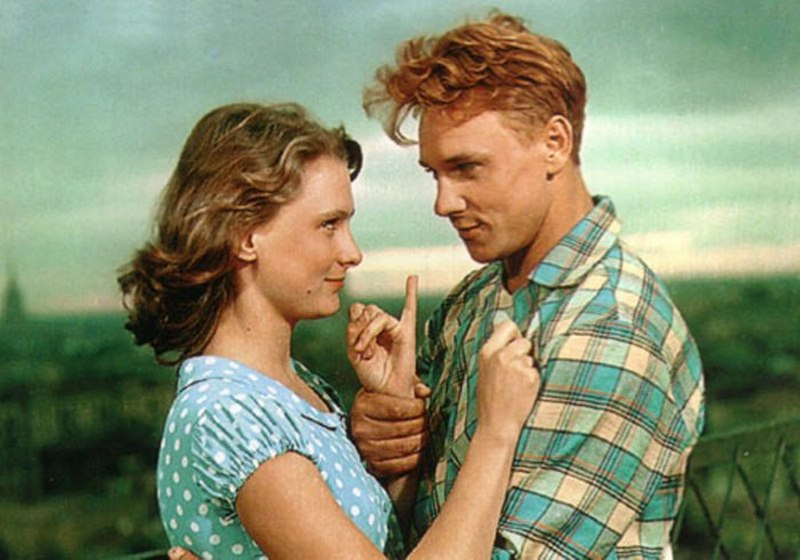 Кадр из фильма "Первое свидание". Георгий Юматов в роли Алексея Савельева и Лидия Шапоренко в роли Валентины Калитиной