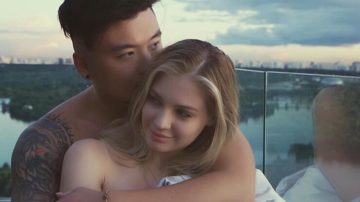 Анатолий Цой и Ева Канчельскис. Фото wellnews.ru.