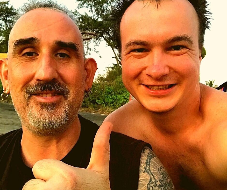 Мы с Василием в декабре 2019, пляж Арамболь.