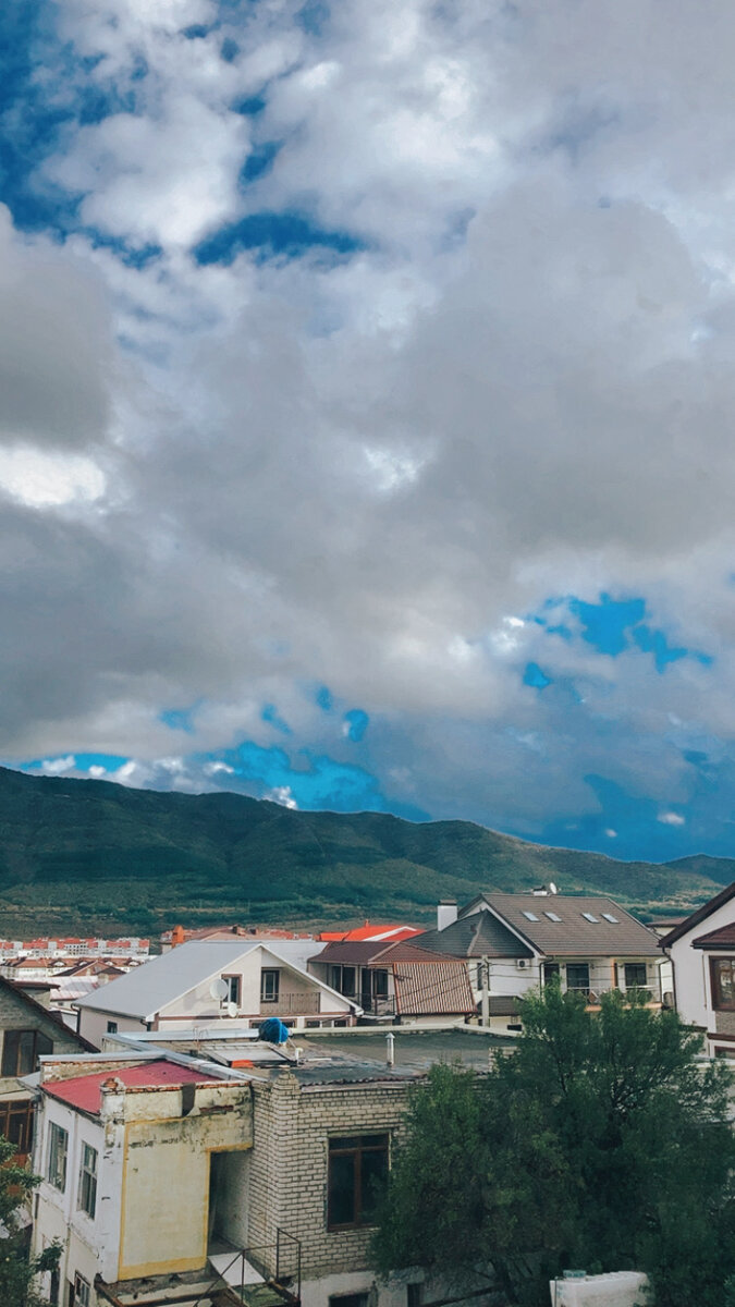 Из частного сектора тоже видны горы ⛰ 