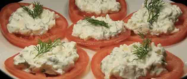 Помидоры с сыром и чесноком