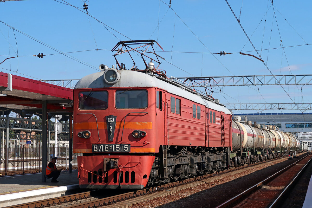 ВЛ8М-1515, фото с сайта https://trainpix.org/, автор Smavs  