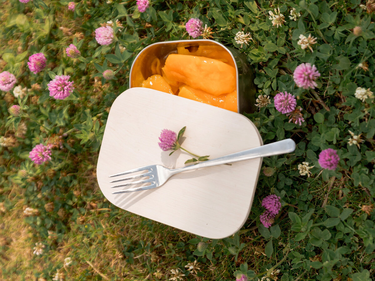 Кому-то недостаточно начать менять мир вокруг с чего-то малого. Хочется переиначить всё разом. Только в поисках глобальных способов по спасению мира, мы часто перестаем различать, что такое хорошо, и что такое плохо…   