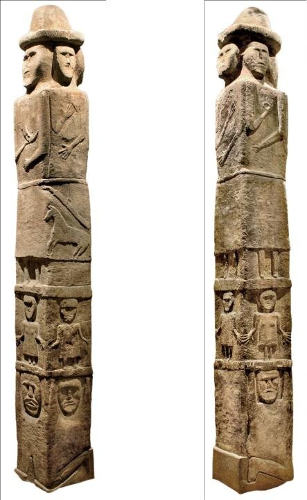 Збручский идол—вероятная причина неоязыческих фантазий о Прави, Яви и Нави.