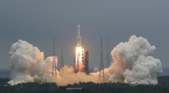 СПЕЦТЕМА: КАРАНТИН В КИЕВЕ И УКРАИНЕ ВСЕ ТЕМЫ
Китай запустил главный модуль космической станции
ТЕКСТ: КОНСТАНТИН КАТЫШЕВ,  29 апреля 2021, 07:59
30ЧИТАТЬ НОВОСТЬ НА УКРАИНСКОМ9 6864
Китай запустил главный модуль космической станции
Фото: Синьхуа
Запуск ракеты Чанчжэн-5В с космодрома Вэ