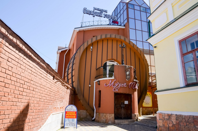 Внутри есть и вкусный ресторан. Yandex