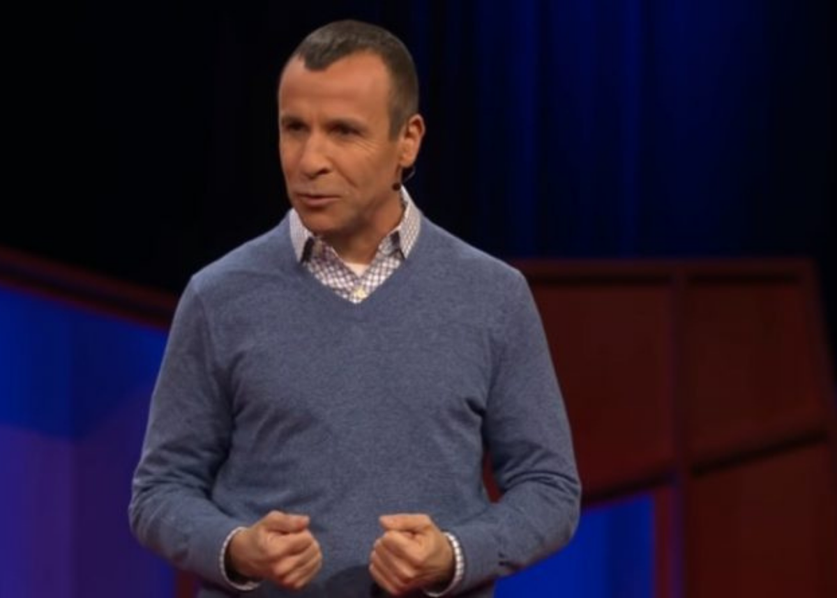 На фото Гай Винч. Фотосток Яндекс, обработано в Канва. 