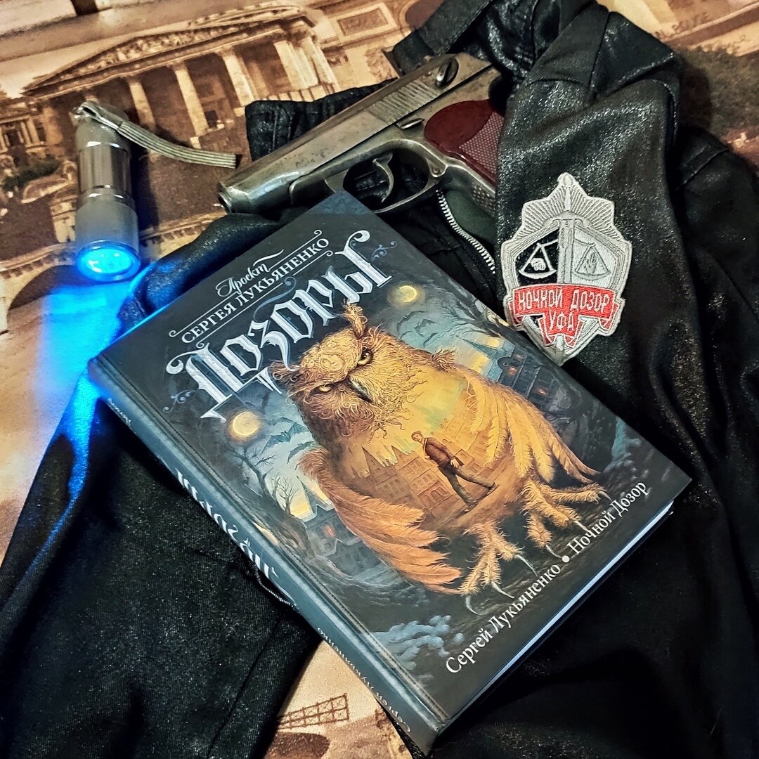 Твердая обложка с потрясающим артом. Художникам - мое почтение.  Качество отличное.