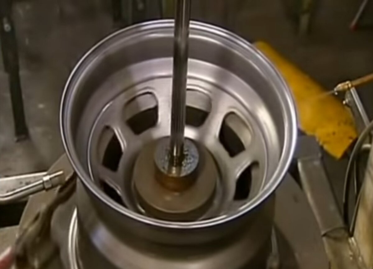 Штампованный или литой диск. Что лучше и надежнее. | Кулибин | Дзен