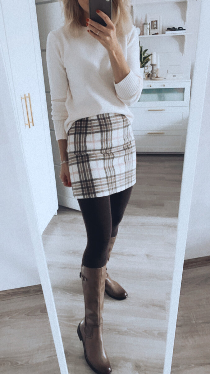 У меня стандартный обхват икры, но эту модель сапог можно легко затянуть при помощи функциональных ремешков на голенище. Они точно подойдут на худенькие ножки и не будут болтаться.