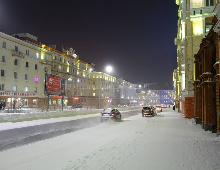 Норильск зимой. Город Норильск зимой. Норильск фото зима. Вотки Норильска зима.