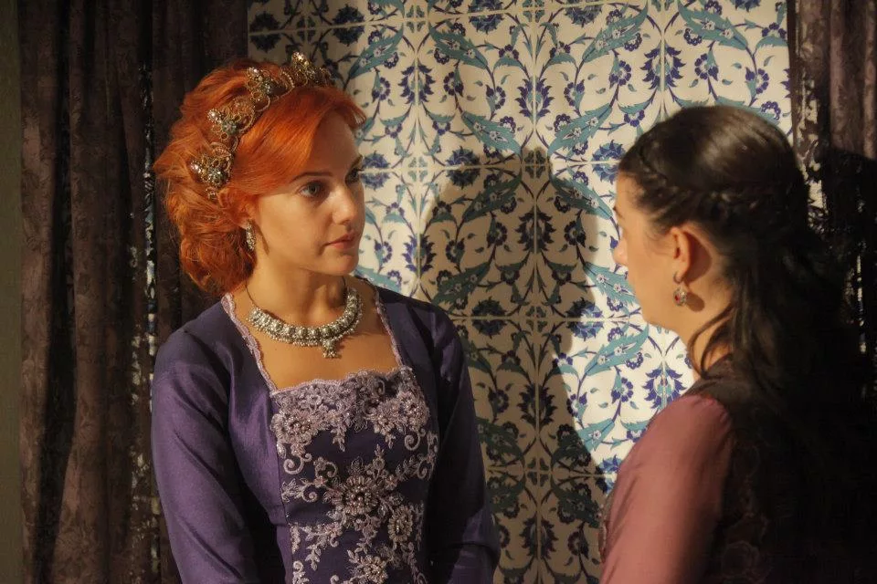 Кадры из сериала великолепный век Возраста Хюррем Султан по сериалу Prokino (о звездах и не только!) Дзен