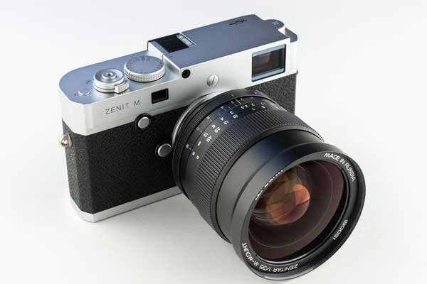 Цифровой фотоаппарат Зенит появился на рынке после того, как легендарный отечественный бренд ушел с рынка в 2005 году. Этот проект позволил марке вновь вернуться на отечественный рынок, а также получить новый, «цифровой» уровень.