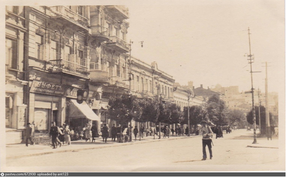                                      Город Севастополь. Лето 1920 года.