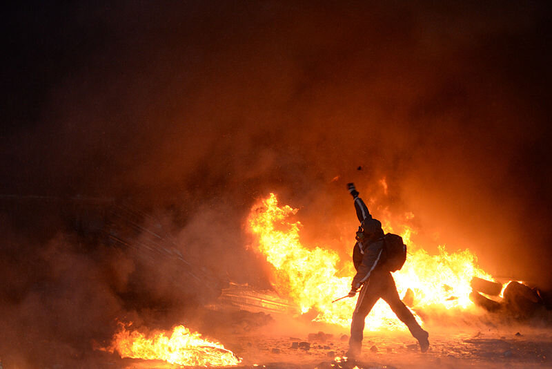 18 февраля 2014 года, Киев, площадь Независимости в Киеве: "Евромайдан" вышел на тропу войны