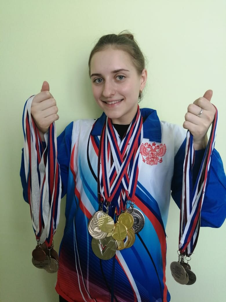 Фото Юли с медалями
