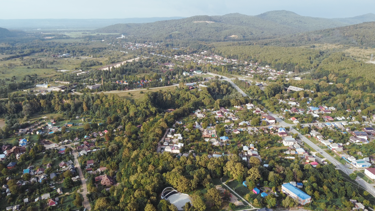 Каменномостский фото поселка Посёлок Каменномостский или Хаджох. Интересное в шаговой доступности ТРОЕ С КАМЕ