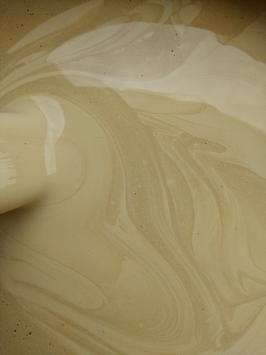 Перемешиваю колер