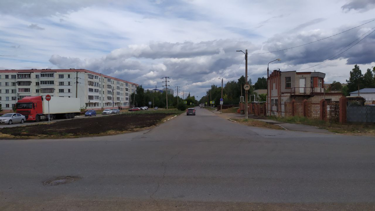 С четной стороны улицы Молодежно до недавнего времени не было тротуара. 