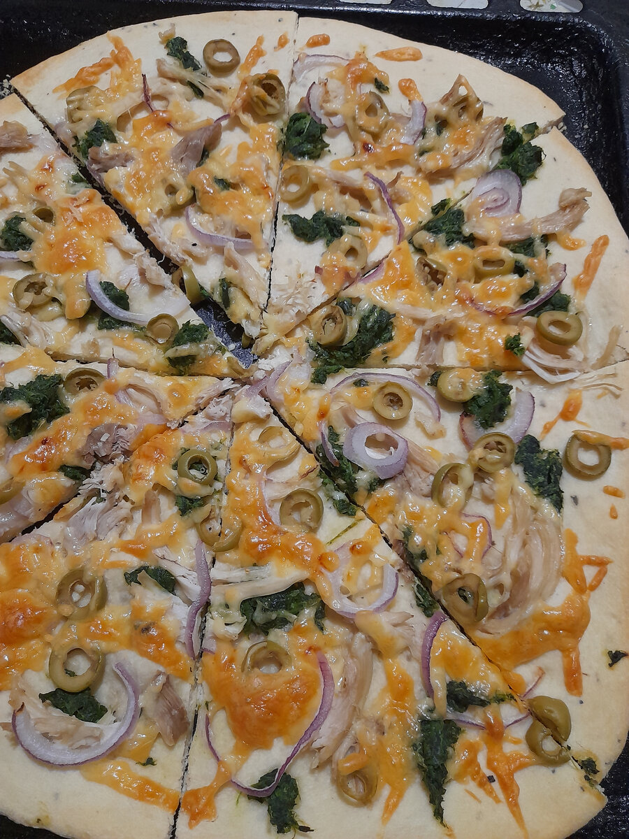 Пицца со шпинатом.