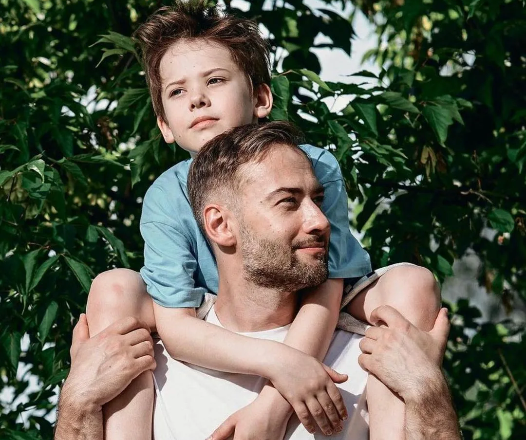 Как выглядит сын дмитрия. Дмитрий шепелев и платон. Кирилл нагиев и дмитрий нагиев. Дмитрий шепелев с сыном платоном. Дмитрий шепелев с сыном.