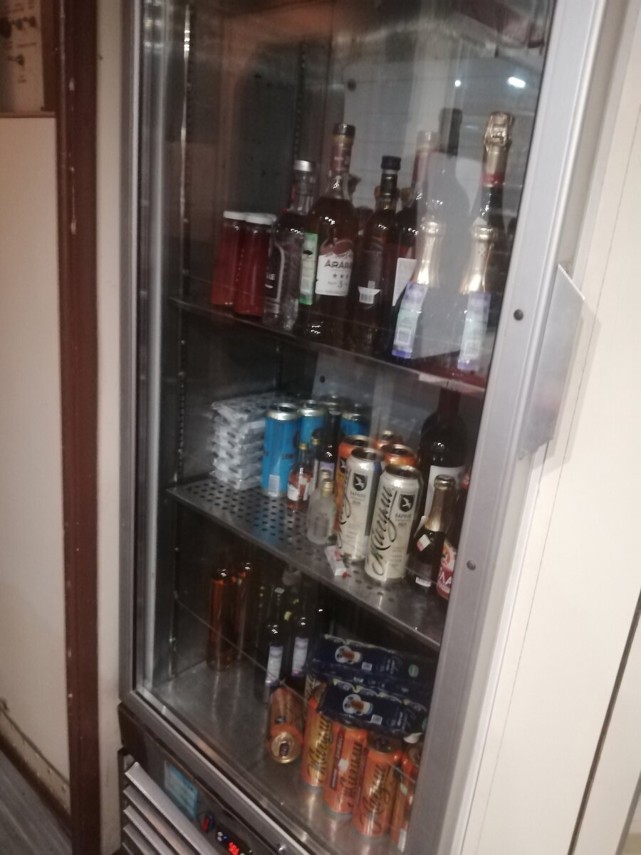 Просто холодильник. Здесь живет алкоголь=)
