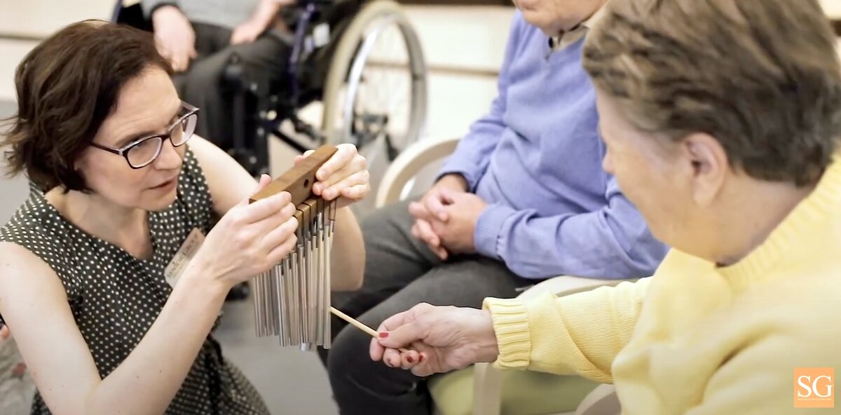 Музыкальное занятие в Senior Group 