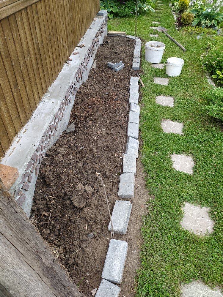    Прикинула, как и сколько уложится кирпичиков