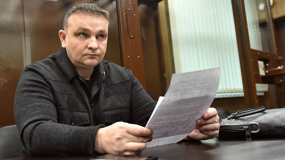 Фото: Иван Водопьянов / Коммерсантъ📷Адвокат Павла Пятницкого Вадим Лялин во время заседания суда