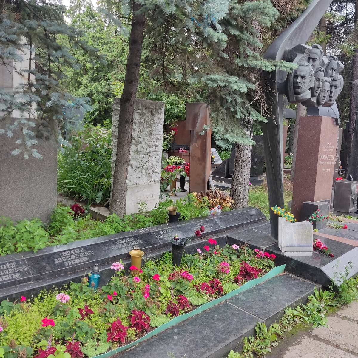 Переделкино кладбище кто похоронен из знаменитостей