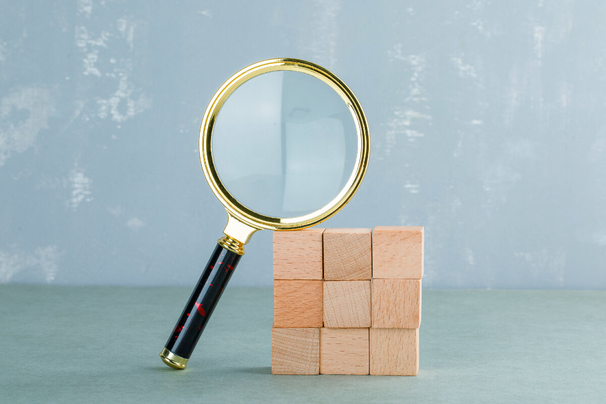 <a href="https://ru.freepik.com/free-photo/conceptual-of-search-with-wooden-blocks-magnifying-glass-side-view_10183729.htm#query=%D0%BF%D0%BE%D0%B8%D1%81%D0%BA&position=16&from_view=search&track=sph">Изображение от 8photo</a> на Freepi
