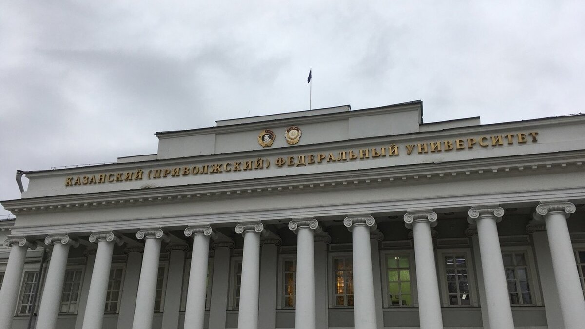     Татарстанские стобалльники продолжают уезжать из республики. Об этом во время итогового августовского совещания заявил министр образования и науки Татарстана Ильсур Хадиуллин.