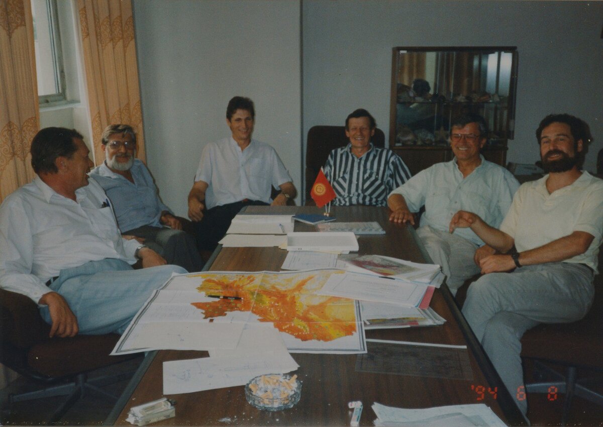 Киргизия, Бишкек, 1994 год. Совещание по планированию создания сети постоянно действующих ГНСС-станций IGS  в средней Азии.