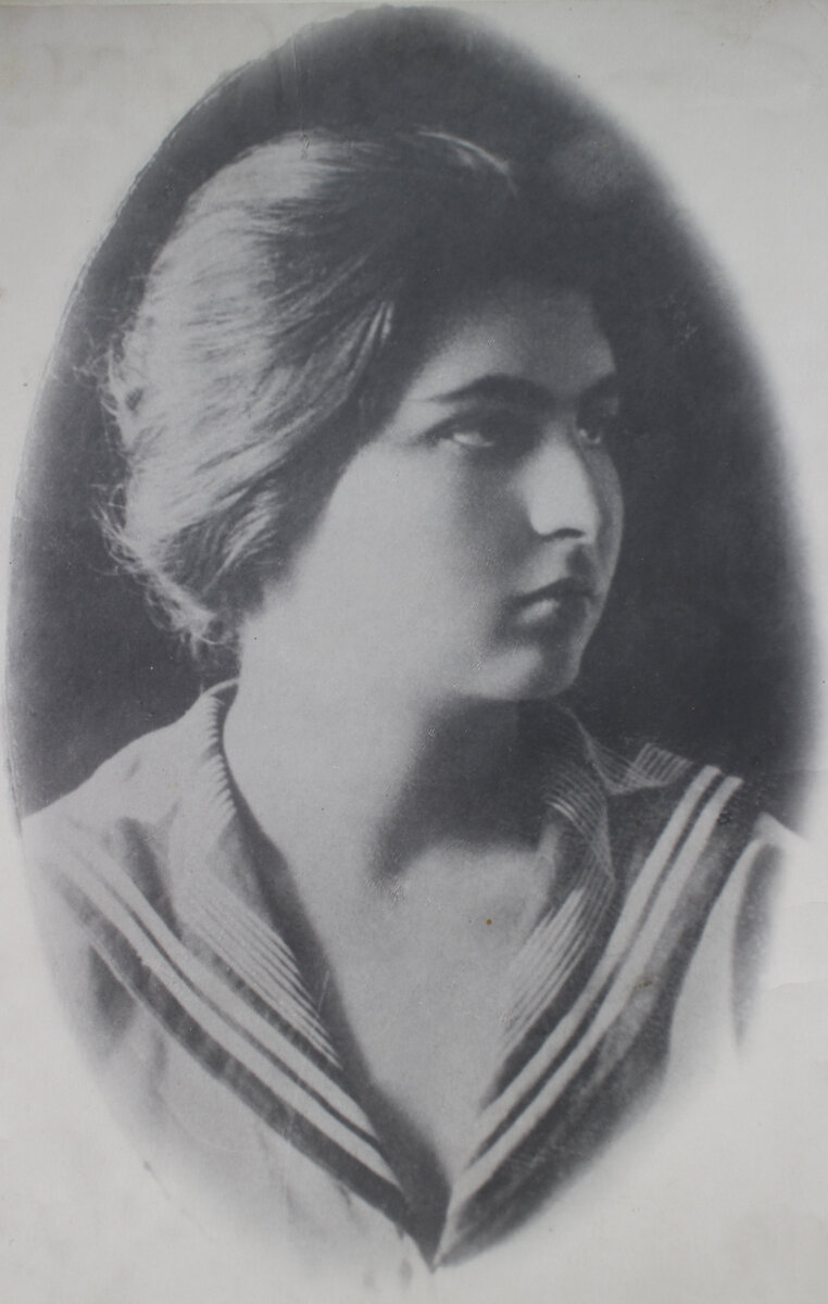 Ашхен в юности