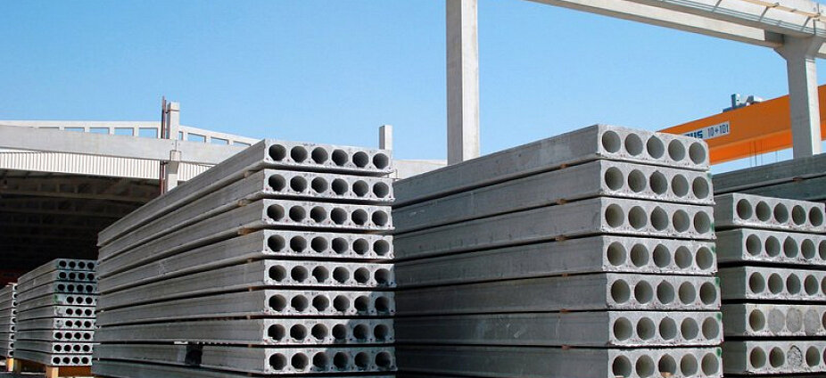 https://www.unimart24.ru/poleznye-materialy/statiy/stroitelstvo/zhelezobetonnye_plity_perekrytiya_kakie_plity_perekrytiya_stoit_ispolzovat_pri_stroitelstve_zagorodn/