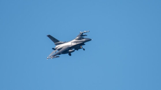    Истребитель F-16 опасно сблизился с Су-35 ВКС России в Сирии Анна Белая