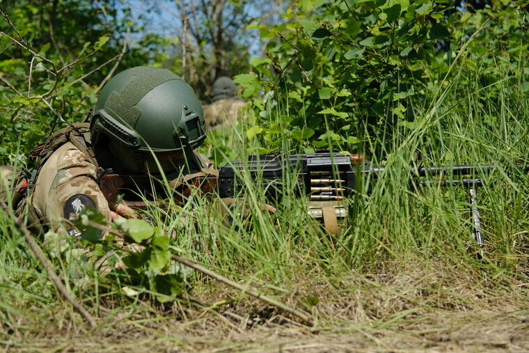    Командир «Добрый» сообщил, что разведчик Дмитрий «Зеленый» потерял голос из-за ранения