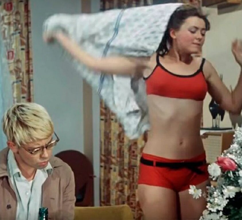 Знаменитый советский кинорежиссер Леонид Гайдай за время своей творческой деятельности снял чуть более 20 художественных фильмов, включая и короткометражные.