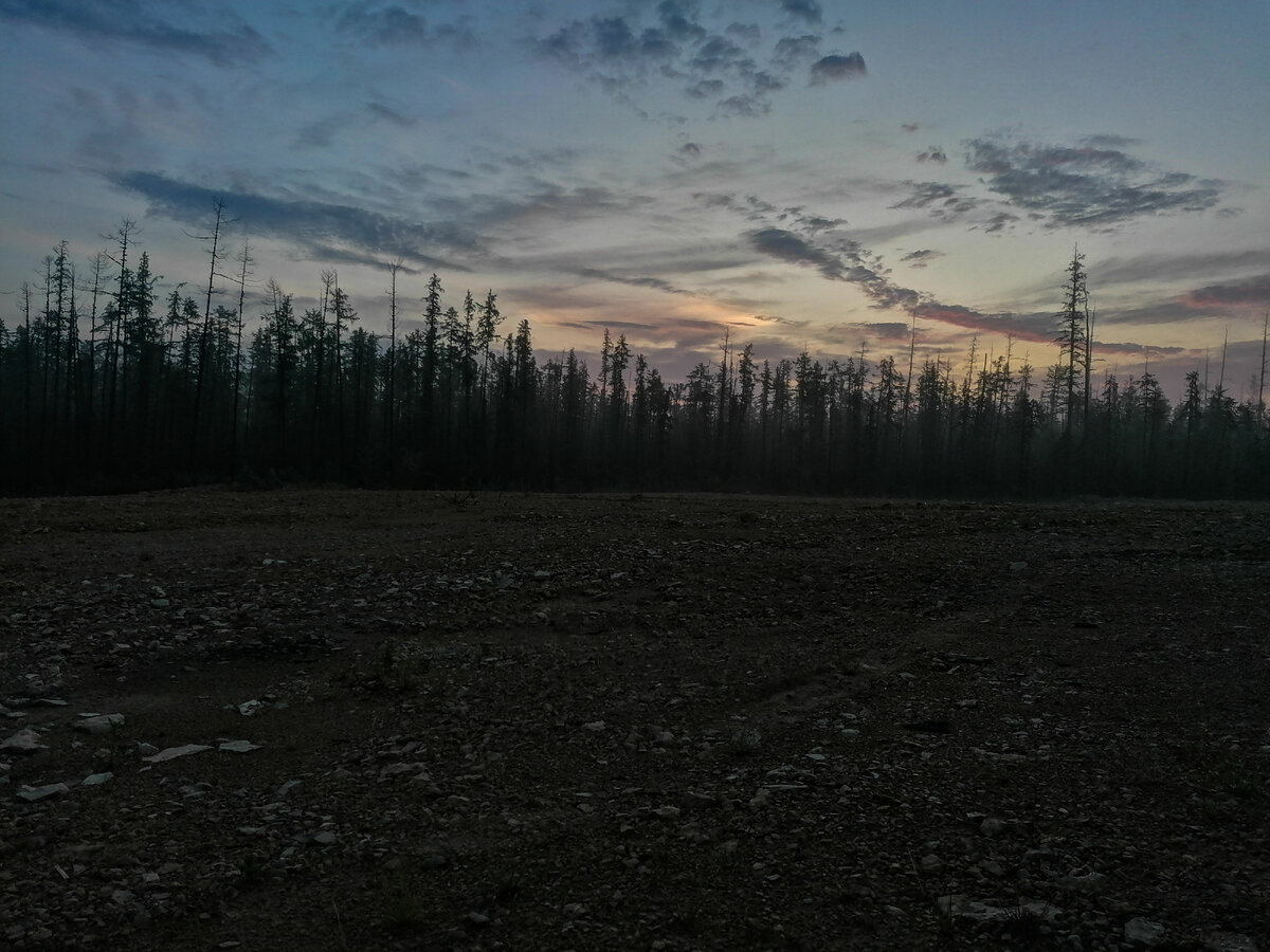 Карьер как карьер... зато уезжать не так грустно как с уютного, красивого местечка у какой-нибудь речушки.