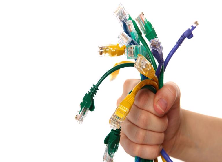 Как заставить провайдеров убрать свисающие провода в подъезде. | ВОИН ...