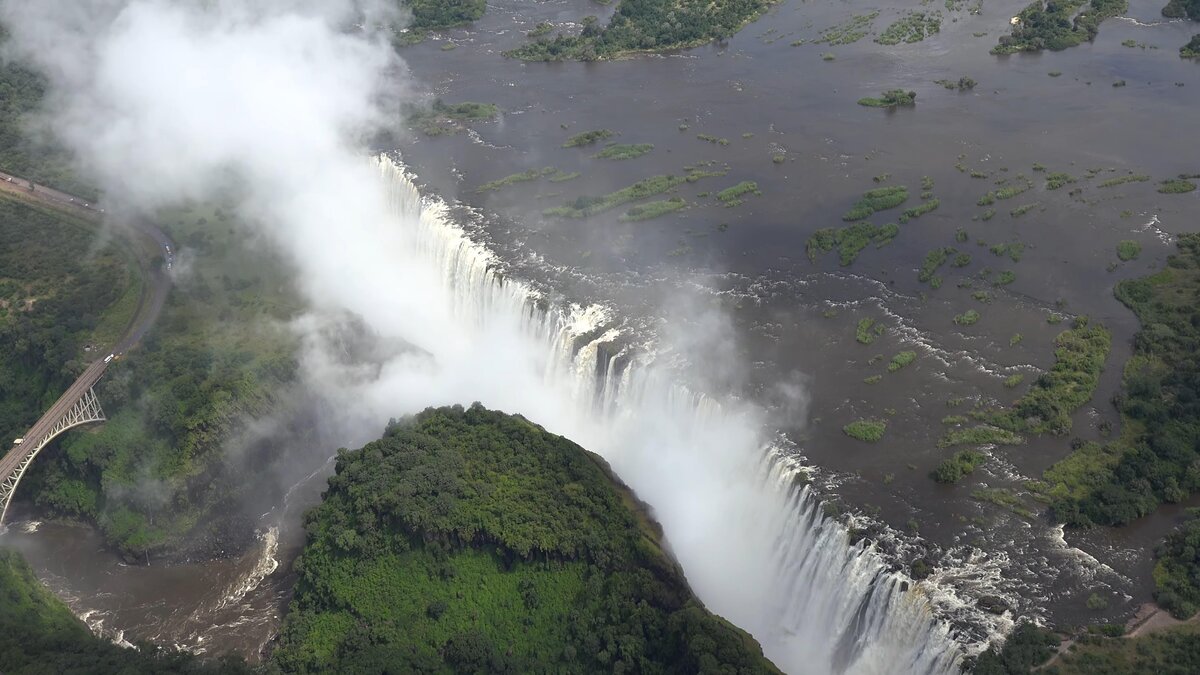 Туман, образующийся в результате падения воды