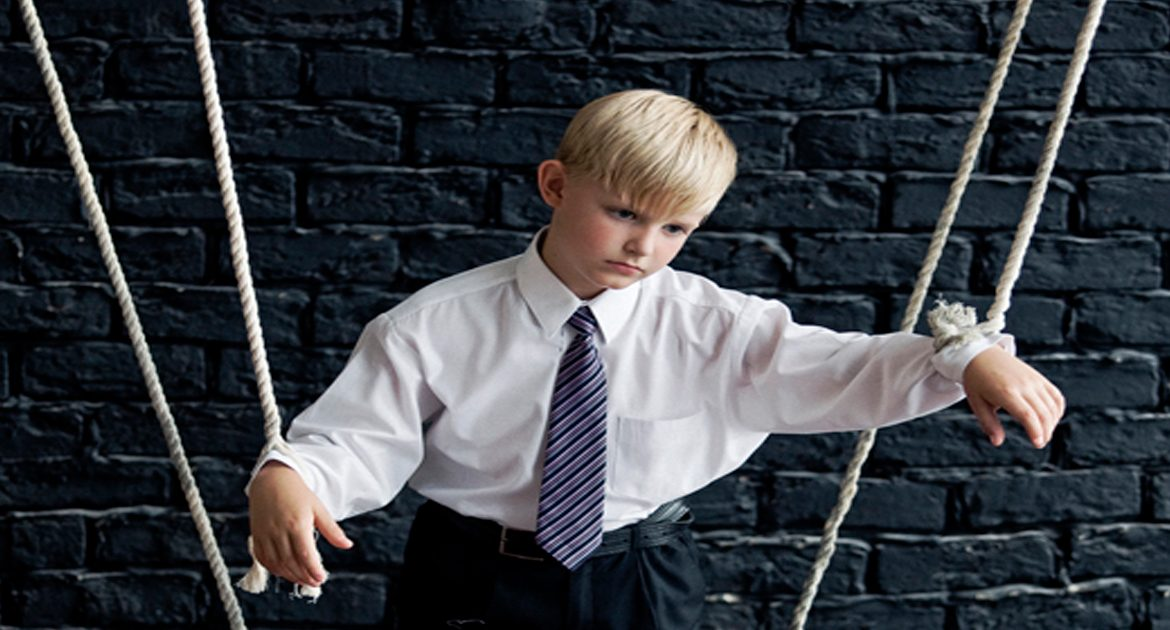 Шуточная картинка  "ребенок-марионетка"