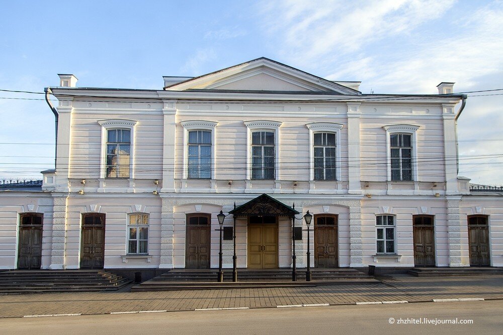 Подобных зданий в Таганроге очень много 