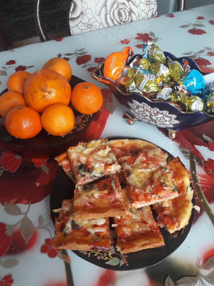 Простой рецепт пиццы🍕🍅🧀🥓