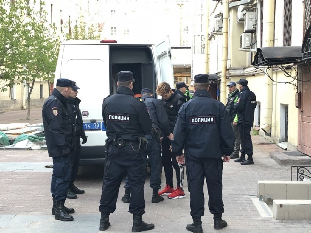 Задержание промоутеров после драки. Фото "Невские новости" 