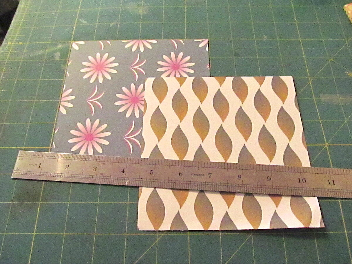 Для иллюстрирования процесса создания блоков была использована художественная бумага. Как раскраивать, сшивать - будет отдельный рассказ немного позже