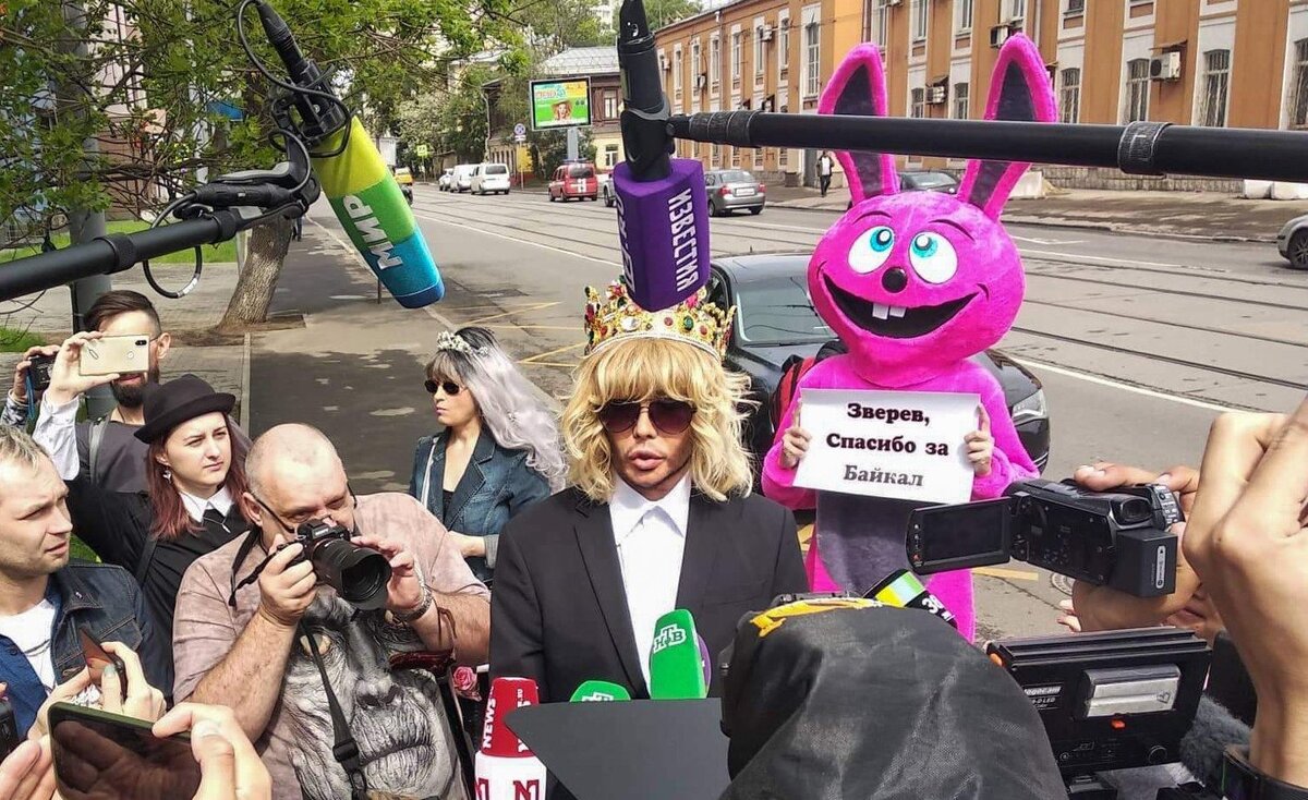 Сергей Зверев у здания суда. Все фото из открытых источников в интернете.